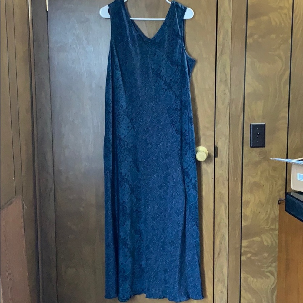 Blue pattern dress long